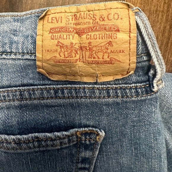 Levi's Women's Boot Cut Jeans 515 - Picture 3 of 6